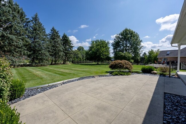 Photo - 2373 Canterbury Ln