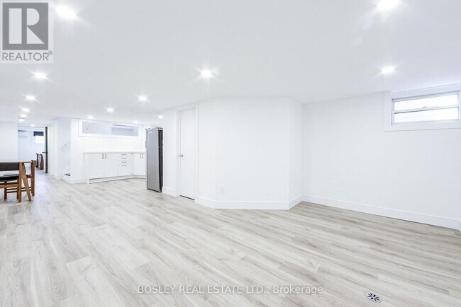 Photo - 13 Ravina Crescent