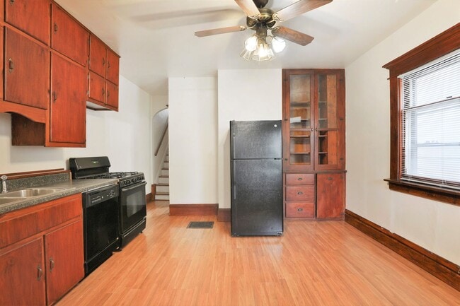 Photo - Large 5 Bedroom North Campus Townhouse - 1...