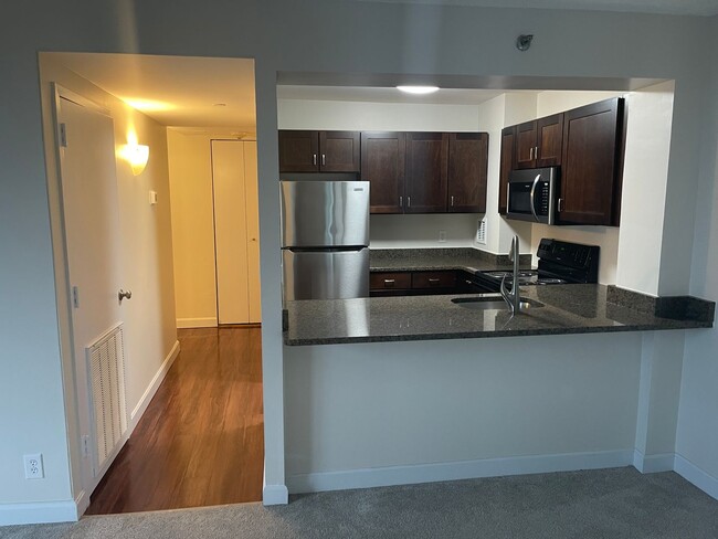 Building Photo - COPLEY SQ NEAR NU AND BERKLEE,  LUX 1 bed ...