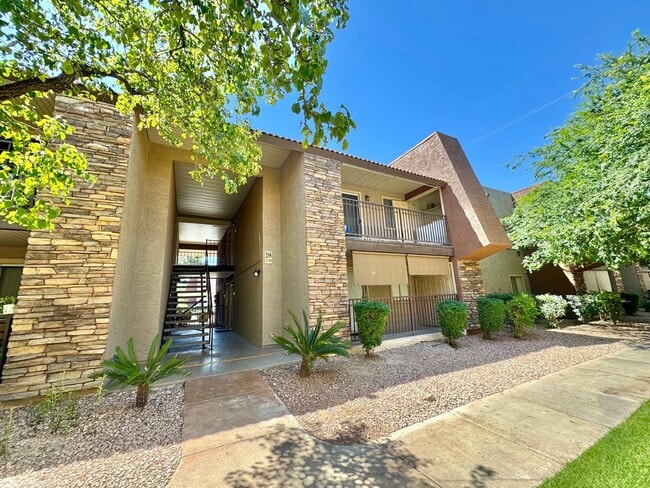 Building Photo - BEAUTIFUL 1 BEDROOM CONDO!