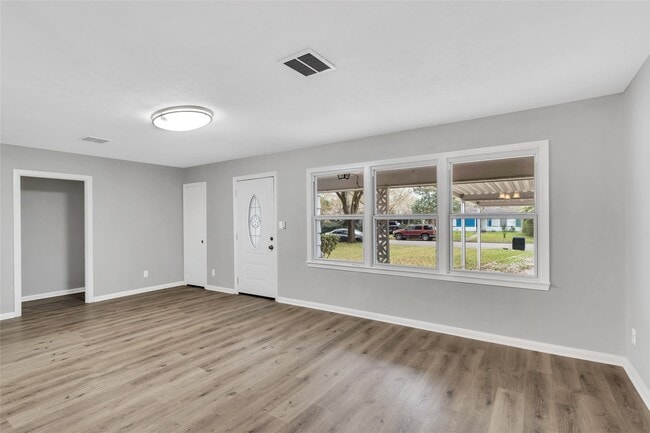 Photo - 116 12th Ave N