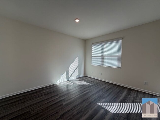 Photo - 3520 Condor Ct SW