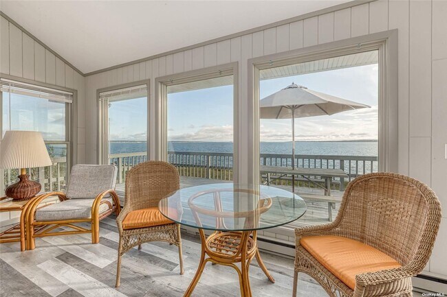 Photo - 1355 Watersedge Way