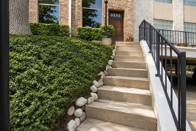 Photo - 1802 Stoney Brook Dr Unit 104