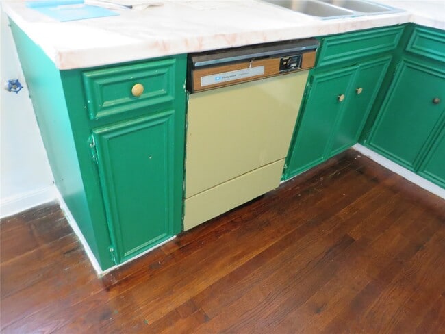 Photo - 5804 Newcastle St