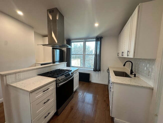 Building Photo - 60 Union St