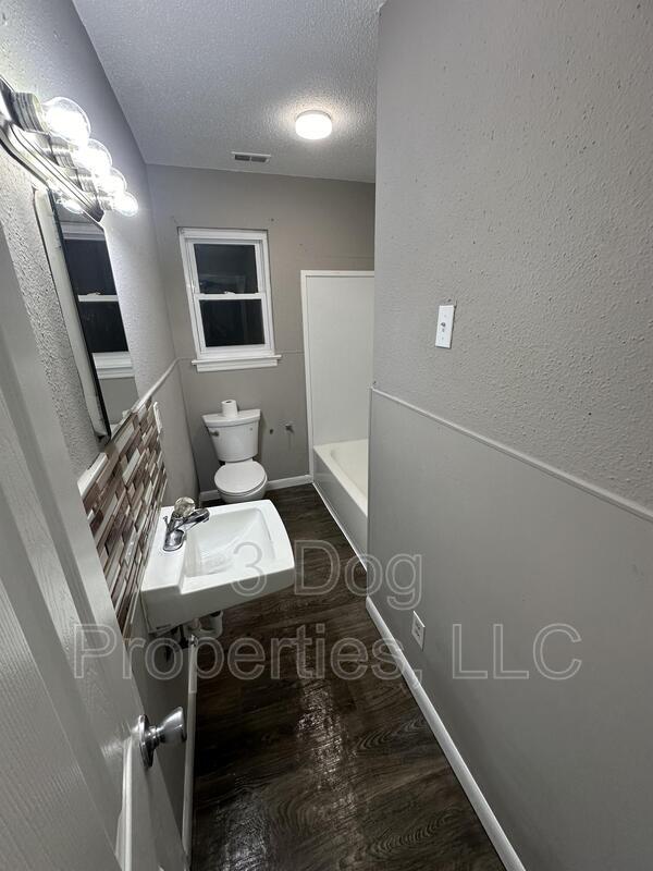 Photo - 2105 Rawlings St