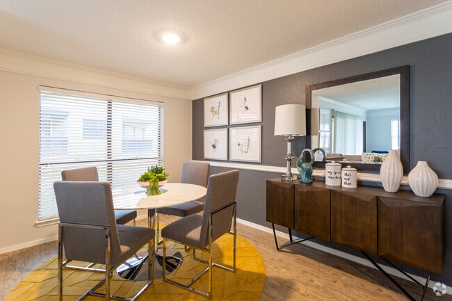 2BR, 2BA - 850SF
