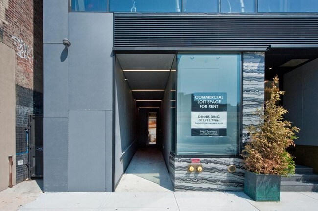 Photo - 559 W 23rd St