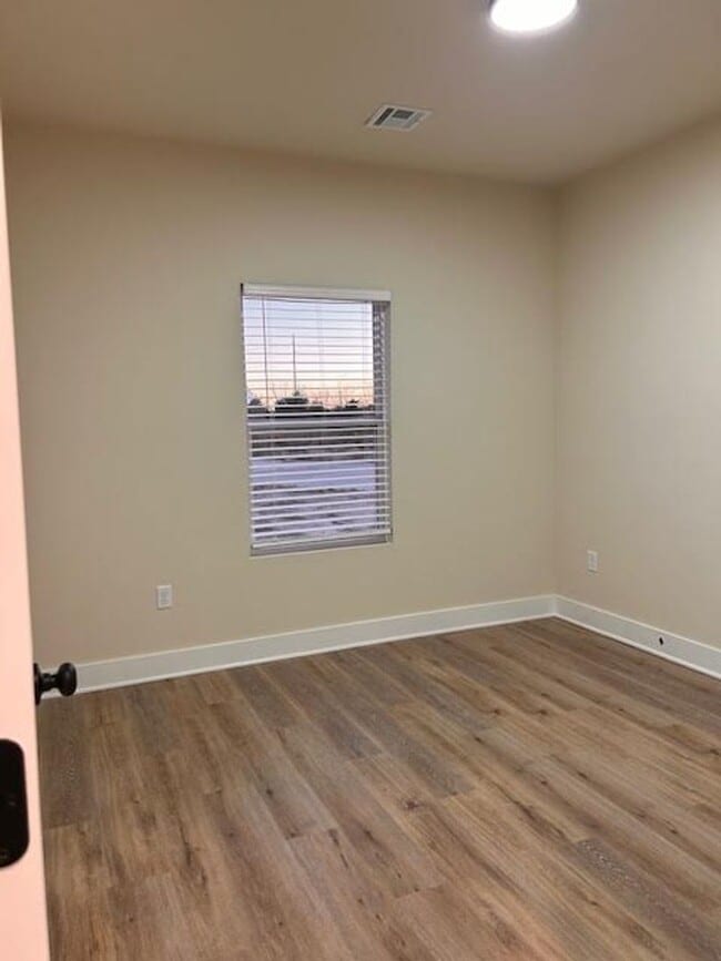 Photo - 501 E Harper St Unit 501 E Harper