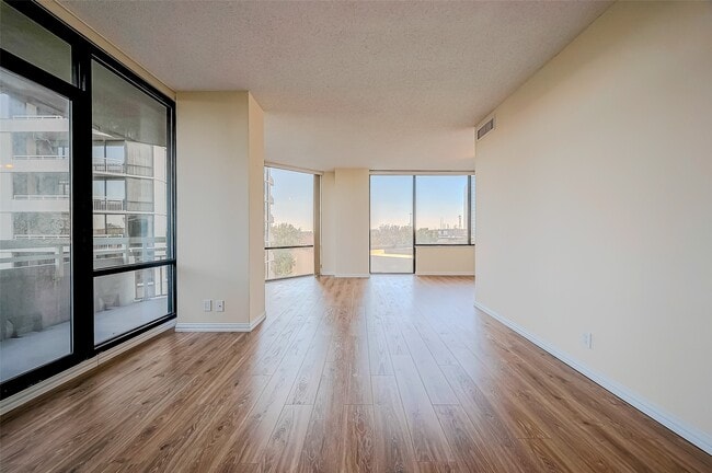 Photo - 14 Greenway Plz Unit 6P