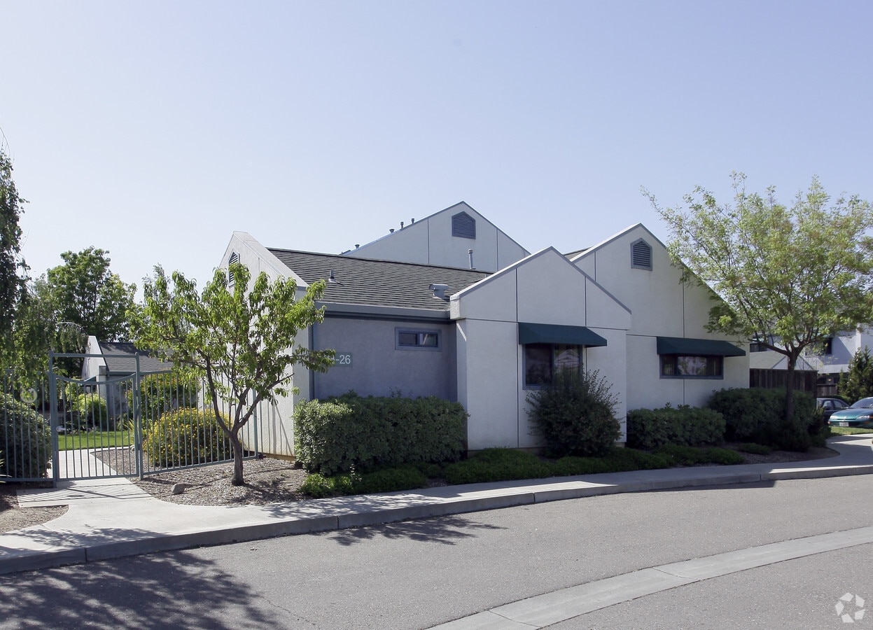 Photo - Twin Pines Apartments