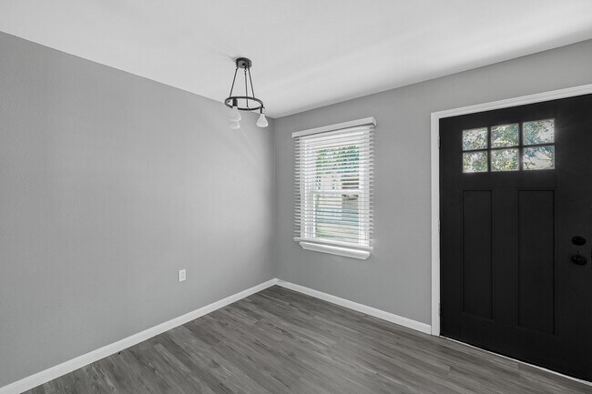 Photo - 7323 Farnsworth St