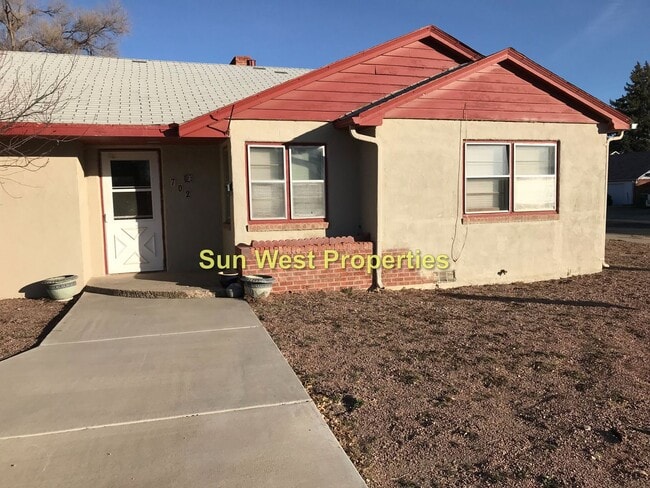 Building Photo - 4 Bedroom 2 Bath Home for Rent