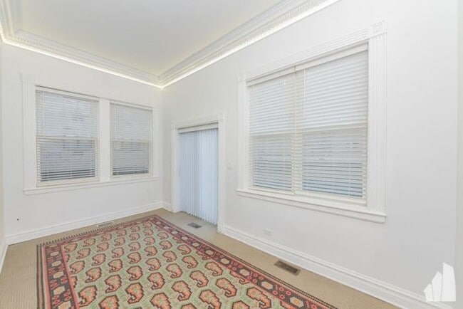 Photo - 3 bedroom in Chicago IL 60657 Unidad 1