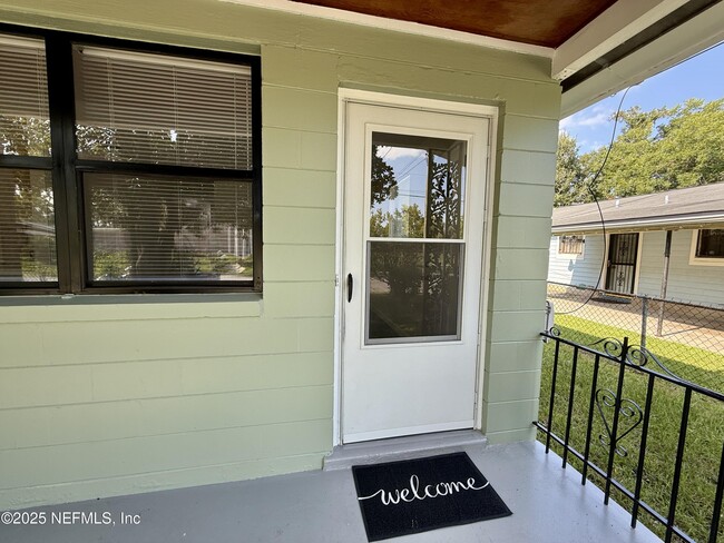 Photo - 2271 W 10th St