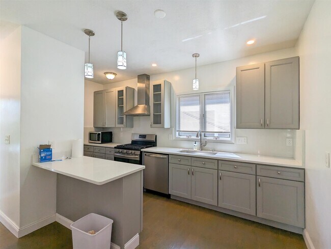 Building Photo - 108 W Quincy St Unit 1