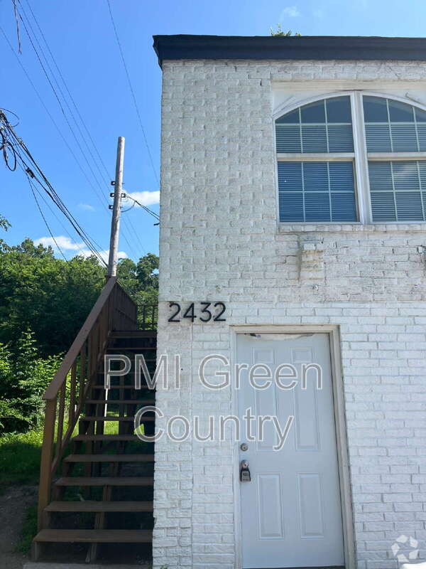 Building Photo - 2432 E Pine St Unit #A Rental