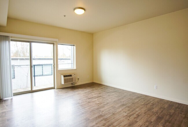 Photo - Great 1 Bdr w/Washer/Dryer and Private Balcony! Unit 06