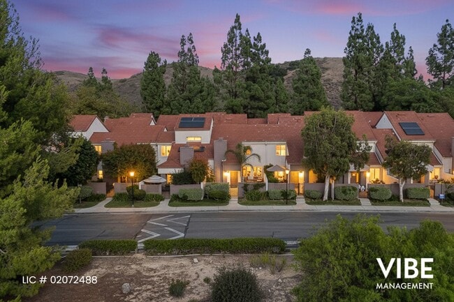Building Photo - LOCATION, LOCATION, LOCATION!!!! "Hidden C...