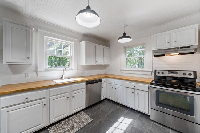 Photo - 3bd/1ba Home Near Durham's Lakewood Neighborhood!