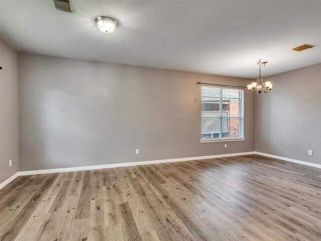 Photo - 1906 Cameo Ct