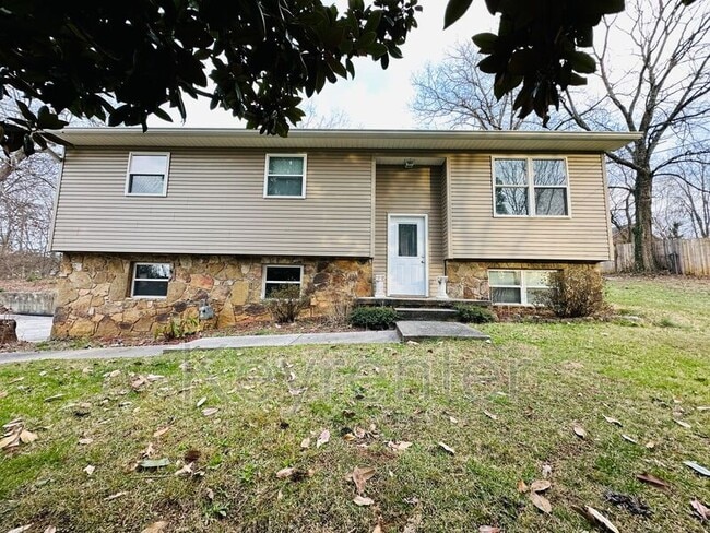 Building Photo - 918 W Forest Blvd