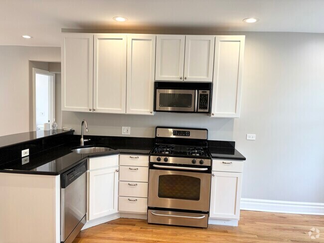 Building Photo - 3851 N Kedvale Ave Unit APTE2
