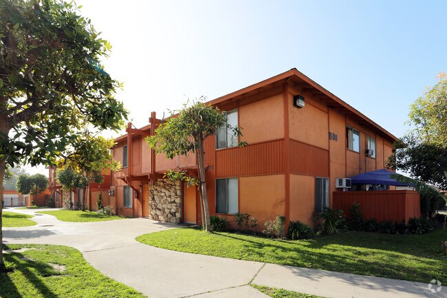 Photo - Rancho Benmore Apartments