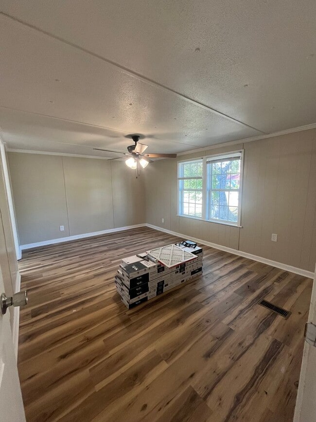 Photo - 3 Bed/2 Bath Mobile Home