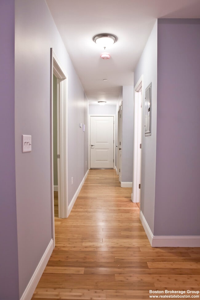 Photo - 195 W 3rd St