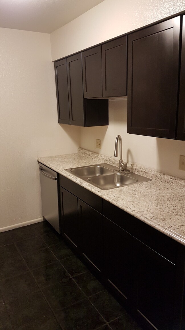 Photo - 2720 N Salem Unit 201