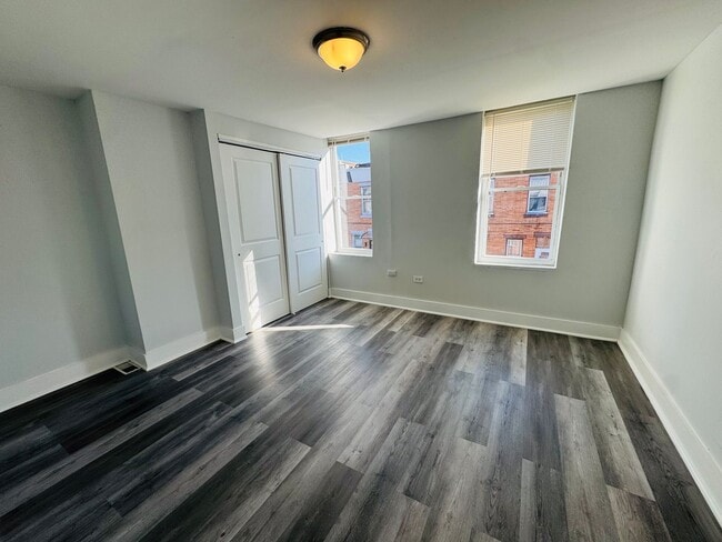 Photo - 1850 E Monmouth St