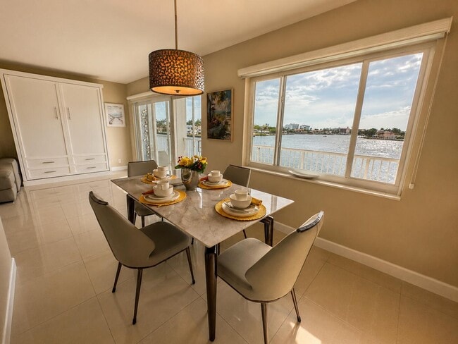 Photo - 1201 S Riverside Dr Unidad 307