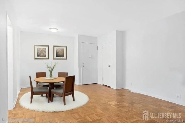 Photo - 77 W 55th St Unit 15H