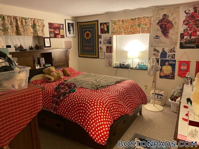 1 Brattle Dr Unidad 8