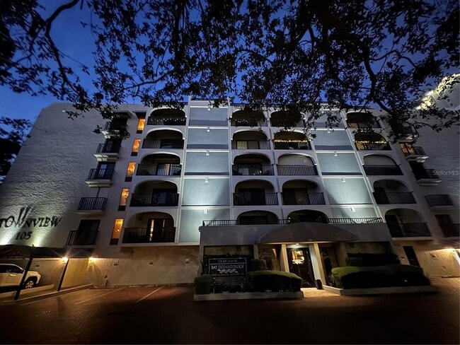 Building Photo - 105 4th Ave NE Unit 225