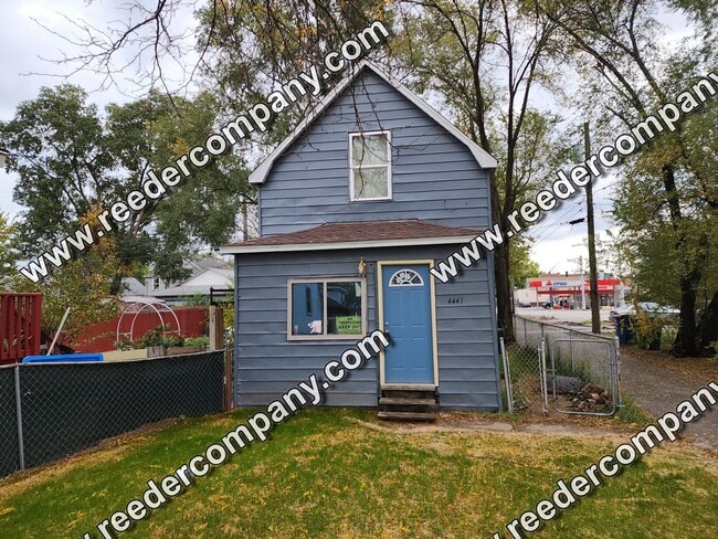 Building Photo - Spacious 2 bedroom 1 bath house near train station for easy commute.