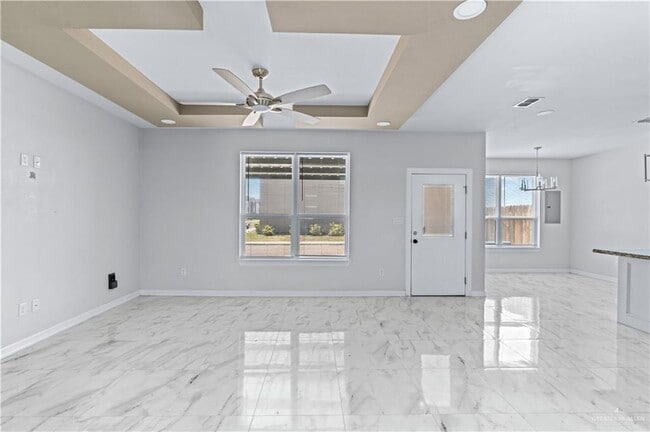 701 W Seminole Ave