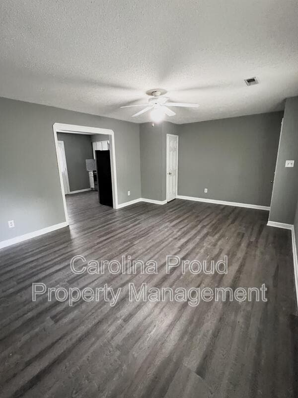 Photo - 487 Huntingridge Rd