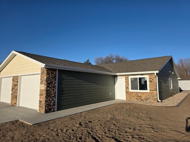 Photo - 2519 N Engleman Rd