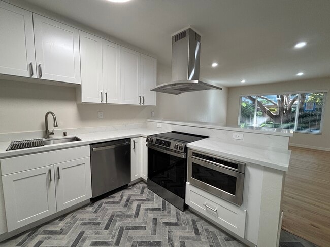 347-367 Everett Ave