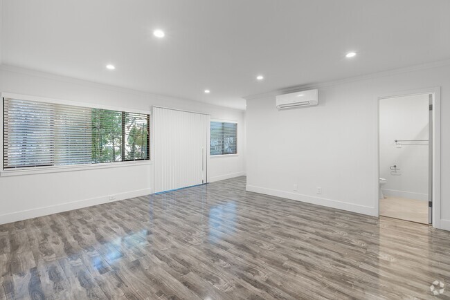 Building Photo - Hollywood Biltmore Rental