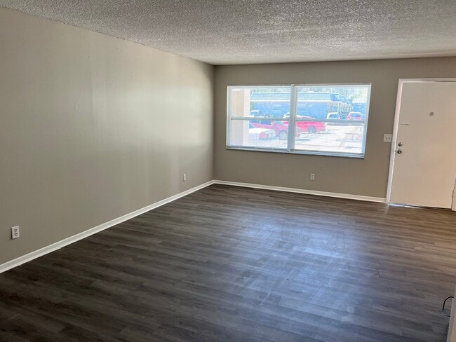 Photo - 2 Bed/1 Bath - Unit 106