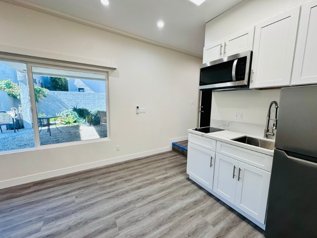 Photo - 1847 Winona Blvd Unit 27