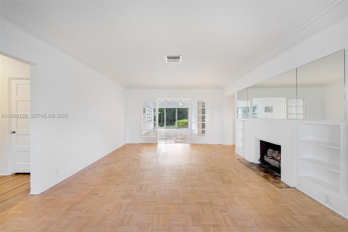 Photo - 520 W 51st Ter