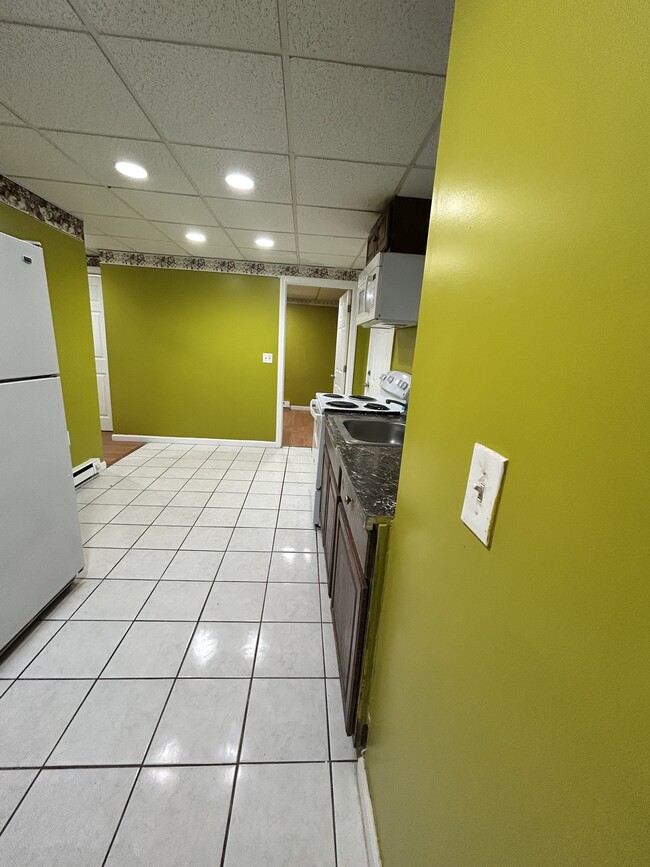 Building Photo - 50 Grand St Unit Lower Level