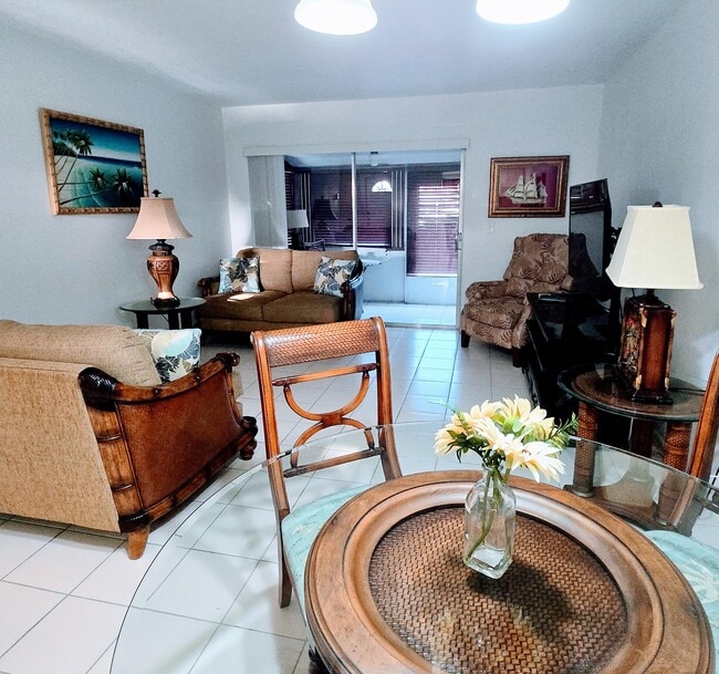 Photo - 2930 Crosley Dr E
