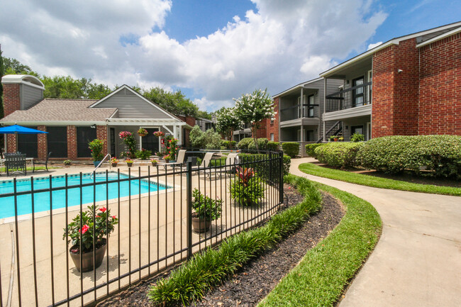 Hickory Hill - Hickory Hill Apartments